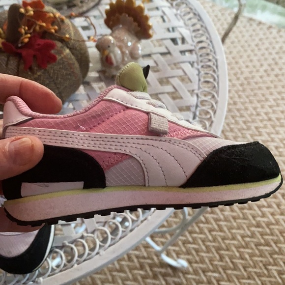 NEW USED PUMA GIRLS SLIP ON ADORABLE SWEET SNEAKERS👟❤️ - Picture 3 of 12
